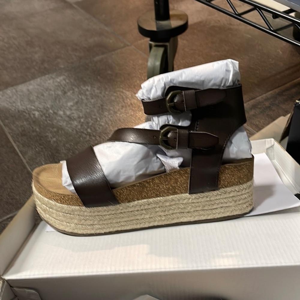 Size 61/2 tan and brown super cute macrame